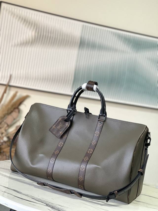 960 头层皮 顶级原单 M30483 秋冬，Virgil Abloh 为经典 Keepall 旅行袋注入当代新意：Taga 压纹皮革打造机舱行李尺寸，搭配 M