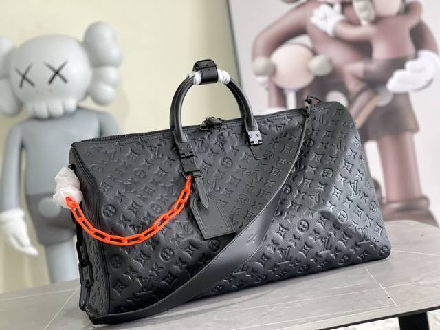 1000 头层皮 顶级原单 M44470 全皮压花 本款 Keepall 由柔软 Taurillon 皮革制成，选用优雅的黑色色调，点缀品牌传统的 Monogr