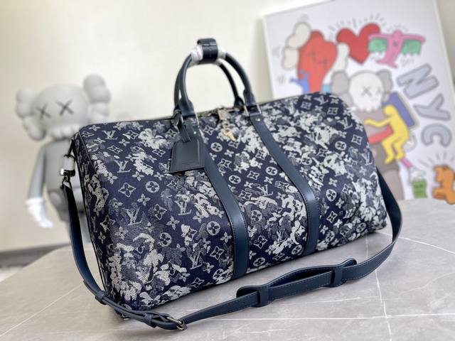 750 顶级原单M57285 Keepall BandoulièRe 50 旅行袋身披 Monogram Tapestry 帆布和皮革饰边亮相 春夏前系列，展现