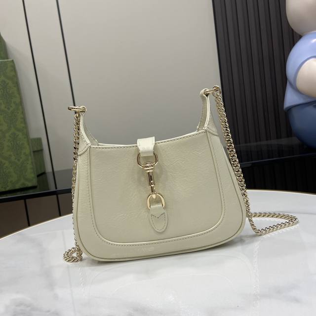 P700。配全套原厂绿盒包装 新品 Gucci Jackie Notte迷你肩背包。这款全新Jackie Notte手袋由品牌创作总监Sabato De Sar