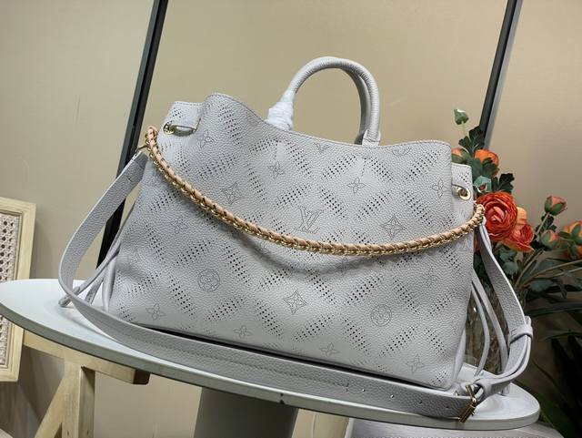 P1270 顶级原单复刻独家实拍 Bella Tote 手袋 M13838 香芋紫 冲孔 本款 Bella Tote 手袋将新季 Mahina Bloom 元素