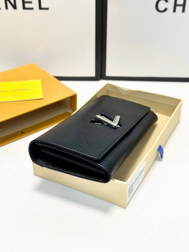 P160颜色 黑尺寸 19X10Lv官网同步经典款！水波纹超精细手工，信用卡槽 存放纸币和票据，可存放现金的带撑板隔层