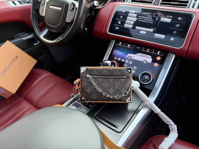 P200 高端货 “Louis Vuitton 路易威登”Lv单肩包 M12767 路易威登箱子包 Louis Vuitton Soft Trunk 正面拉链开