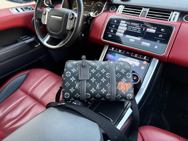 P220 高端货 新款 “ Louis Vuitton ”Lv单肩包 路易威登斜挎包 M46339 Louis Vuitton Keepall 复古格调City P220 高端货 新款 “ Louis Vuitton ”Lv单肩包 路易威登斜挎包 M46339 Louis Vuitton Keepall 复古格调City