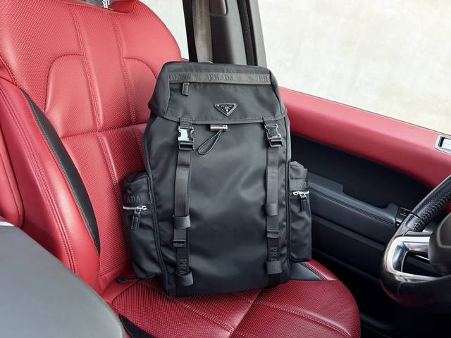 P290 高端货 “ Prada ”普拉达双肩包 Prada普拉达 品牌Logo标志拉链开合 皮革尼龙 背包双肩包 男女同款情侣款 进口原厂防水布艺面料高清五金