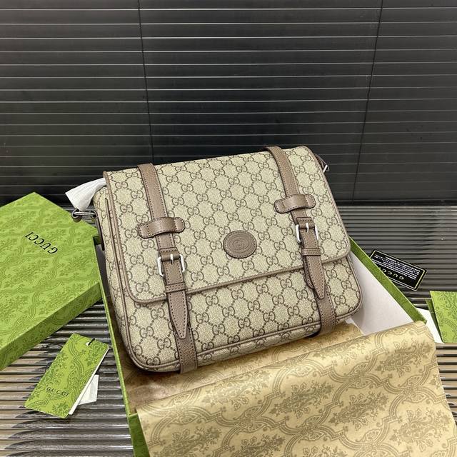 P260 Gucci 古奇 Gg印花邮差包 翻盖单肩包 单肩包 男女同款 经典Logo搭配原厂工艺材质 休闲百搭斜挎背包 实物拍摄 原厂原版面料 配送防尘袋 礼