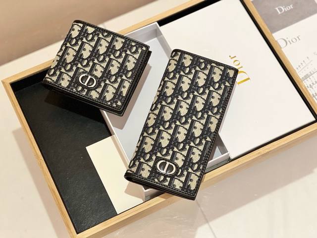 短 P120长 P130Dior 023 027颜色 黑色 尺寸 长17.5*X8.5 短12X11 Dior新款火爆登场!官网同步,精湛手工制作,实物拍摄,男 短 P120长 P130Dior 023 027颜色 黑色 尺寸 长17.5*X8.5 短12X11 Dior新款火爆登场!官网同步,精湛手工制作,实物拍摄,男