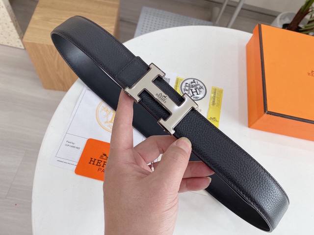 P140爱马仕双面可用 爱马仕是世界奢侈品 品牌 创建于法国巴黎带身采用纯皮制作 ..带身宽度:3.8厘米奢侈 保守 尊贵 贵族式风格由整体到细节 有法国人的浪