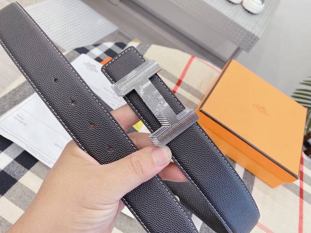 P140 爱马仕专柜新款 男士高端商务款 宽3.8Cm 双面纯牛皮、搭配顶级品质钢扣 顶级做工 原单品质 简约百搭成熟稳重。识货的入。送礼首选！