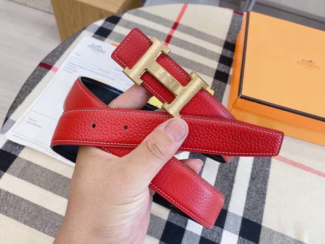 P200 女款 小仙女♀女孩子们看过来潮爆全球 爱马仕女款带身宽度3.4厘米 采用进口原版皮制作 手感超级棒♀与正品无差 结实耐用 尽显奢华带头美腻钢扣不褪色