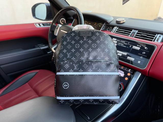 P200 高端货 新款 “Louis Vuitton”Lv双肩包M43186 Discovery 路易威登 双肩包 Discovery 双肩包属于 Gaston