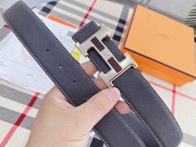 P140、爱马仕爱马仕是世界奢侈品 品牌 创建于法国巴黎带身采用头层皮制作 ..双面可用 带身宽度:3.8厘米奢侈 保守 尊贵 贵族式风格由整体到细节 有法国人