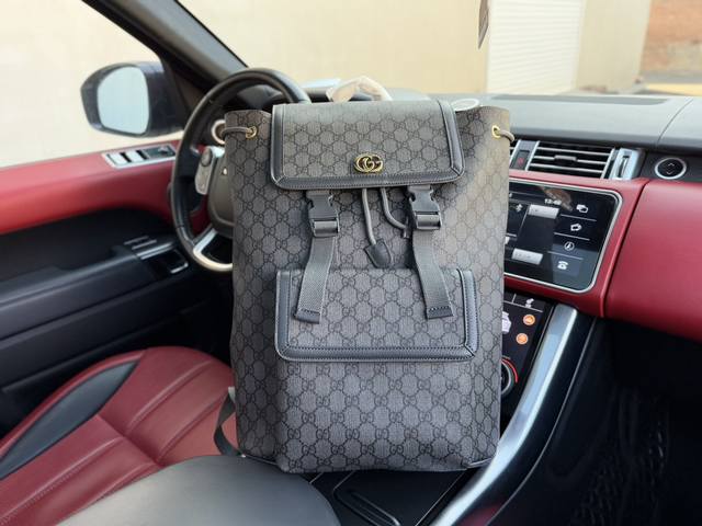 P240 高端货 新款 “ Gucci ”古奇双肩包 Gucci古驰双肩背包 Ophidia 黑色调配件双G徽标 帆布拼皮革滚边 双肩包 中号 男款 灰色 高清