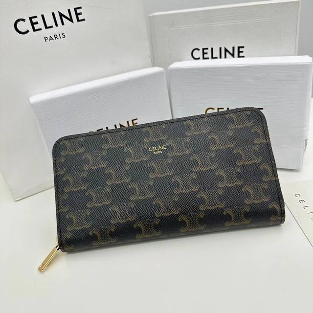 P140Celine A14颜色 黑色印花尺寸 19*10.5*3.5 Celine 专柜同步，Triomphe Cuir大号拉链钱夹 ，经典老花配小牛皮衬里，