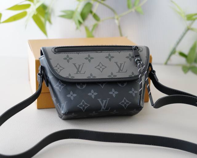 P180 路易威登 官网同步 高版本 斜挎单肩背包 永恒不过时的标志性产品 纯原单小牛皮 顶级五金制作 非市面普通版本 今年Lv最爱的款式 实用性非常高 完全不