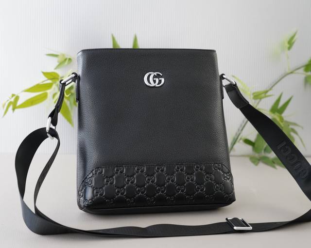 P200 古驰 官网同步 高版本 斜挎单肩背包 永恒不过时的标志性产品 纯原单小牛皮 顶级五金制作 非市面普通版本 今年Gucci最爱的款 全部实拍 实用性非常