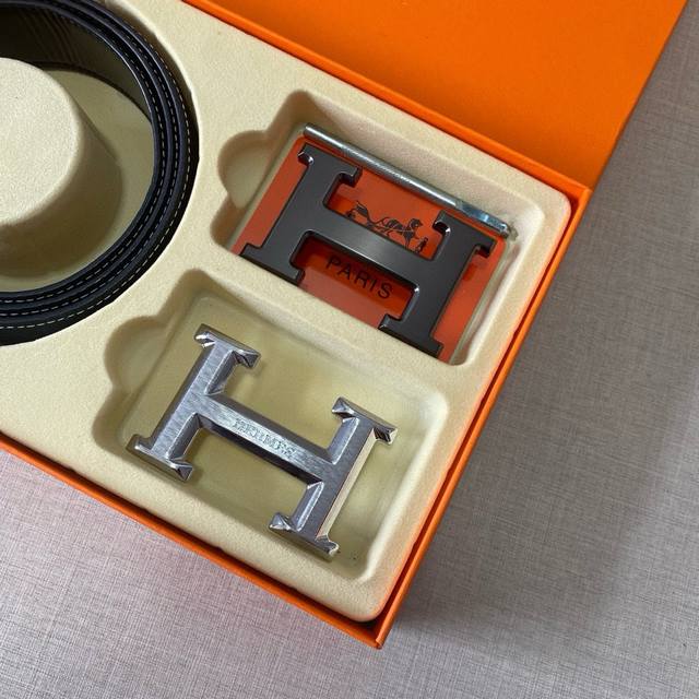 爱马仕HermèS 精品款 ☆双扣礼盒套装 P150含礼盒 专柜有售 爱马仕专柜在售正品 此款采用头层牛皮制作 油边细致、☆正品开模 搭配广州原版扣五金 3.8