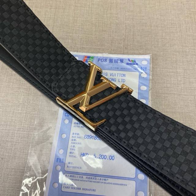 品牌：Lv路易威登 P200 等级：男士皮带.定制头层牛皮、油边精致、官网同步新款 配专柜全套包装 送打眼针 长度不裁剪 扣头：钢扣 长度：100 125Cm