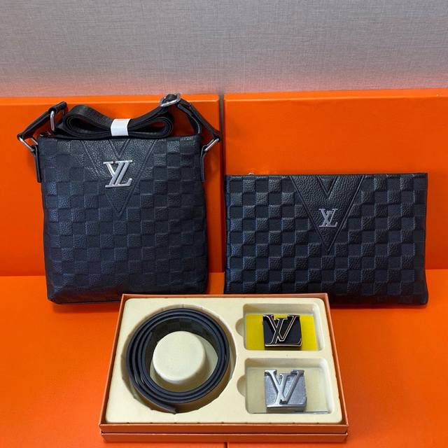 P240 Lv路易威登 头层皮质组合礼盒包装腰带俩款包包超级组合 公文包包是很实用的选择。手提包日常是非常适合的。 双扣皮带：头层皮质带身搭配3.8Cm广州原版