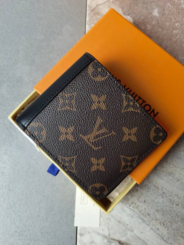 短 P120长 P130颜色 黑尺寸 长19X10短12X10Lv官网同步经典款！超精细手工，信用卡槽 存放纸币和票据，可存放现金的带撑板隔层