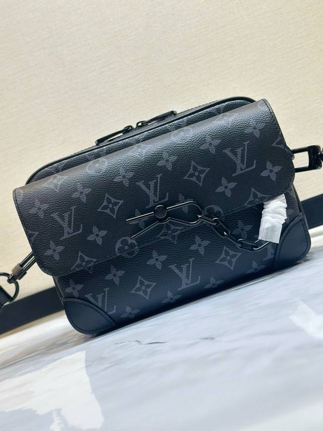 180 折叠+飞机礼盒 芯片版 Louis Vuitton 路易威登 M46795 男差包系列 Steamer 邮差包 Steamer 邮差包以贴合身形的玲珑构