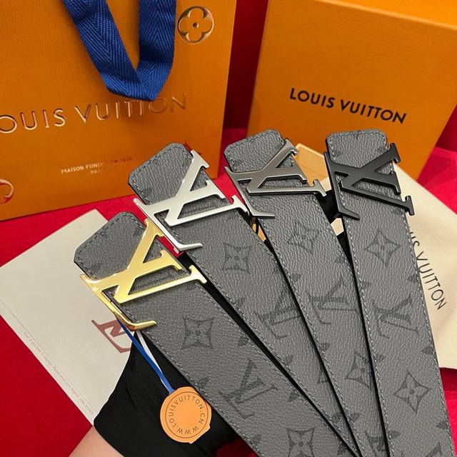 P240 路易威登。Lv 皮带 原单新款, 双面小牛皮压花设计，搭配精品钢扣。宽度4.0Cm