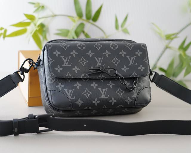 P180 路易威登 官网同步 高版本 斜挎单肩背包 永恒不过时的标志性产品 纯原单牛皮 顶级五金制作 非市面普通版本 今年Lv最爱的款式 全部实拍 实用性非常高