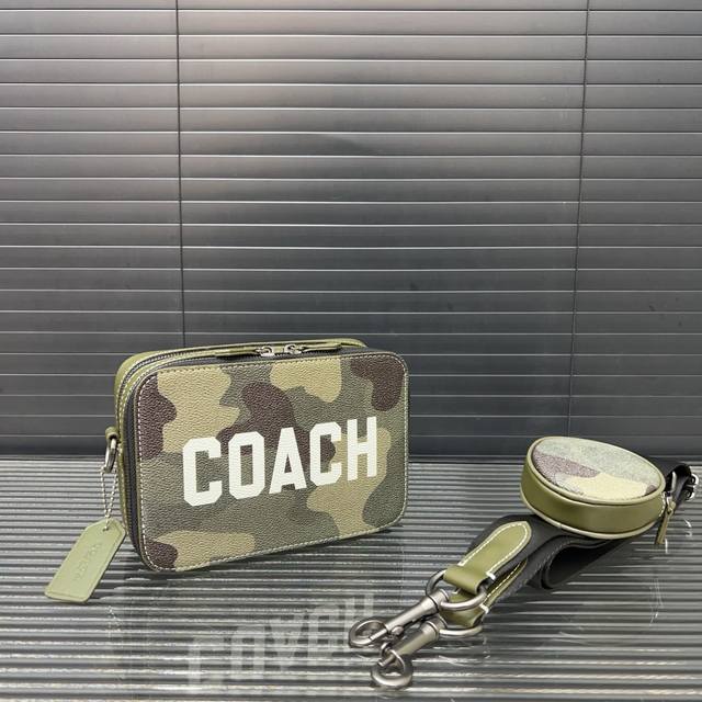 P210 Coach 蔻驰 Charter 迷彩二合一男士斜挎单肩包 经典Logo搭配原厂工艺材质 休闲百搭 采用实物拍摄 原厂原版面料 配送礼盒 防尘袋13