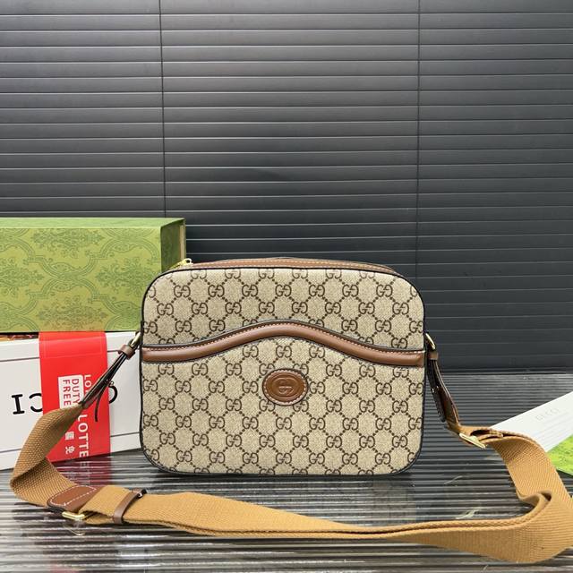 P200 Gucci 古奇 Gg Retro系列斜挎包 相机包单肩包 男女同款手袋 经典Logo搭配原厂工艺材质 休闲百搭斜挎背包 实物拍摄 原厂原版面料 配送 P200 Gucci 古奇 Gg Retro系列斜挎包 相机包单肩包 男女同款手袋 经典Logo搭配原厂工艺材质 休闲百搭斜挎背包 实物拍摄 原厂原版面料 配送