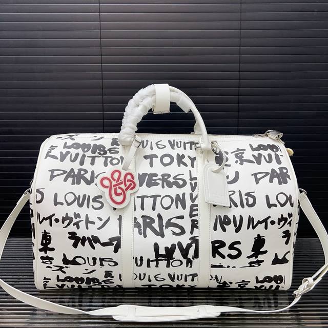 P210 Louisvuitton 路易威登 Keepall 涂鸦旅行袋 单肩斜挎手提包袋 男女通用机场包 实物拍摄 原厂面料 规格 50 Cm。