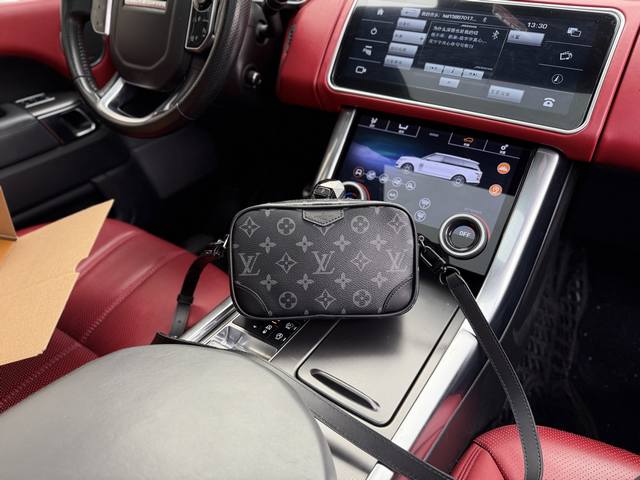 P180 高端货 新款 “ Louis Vuitton”Lv单肩包 路易威登斜挎包 M14253 Louis Vuitton 品牌经典印花拉链开合 皮革 钱包