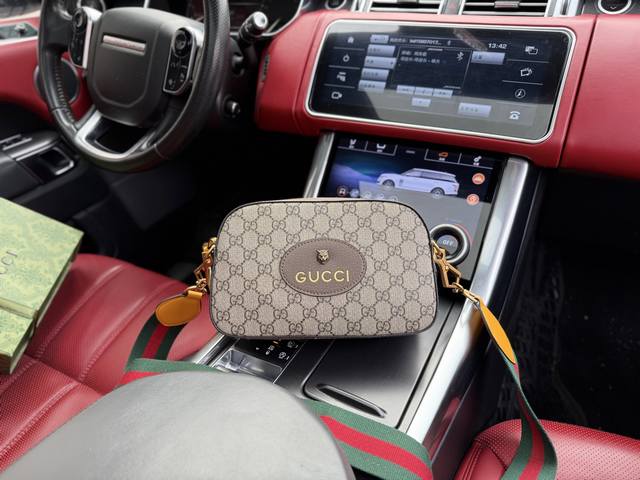 P210 高端货 新款 “ Gucci ”古奇单肩包 Gucci古驰邮差包 Gucci古驰 Neo Vintage系列 烫金徽标金属虎头老花满印织物肩带 帆布拼