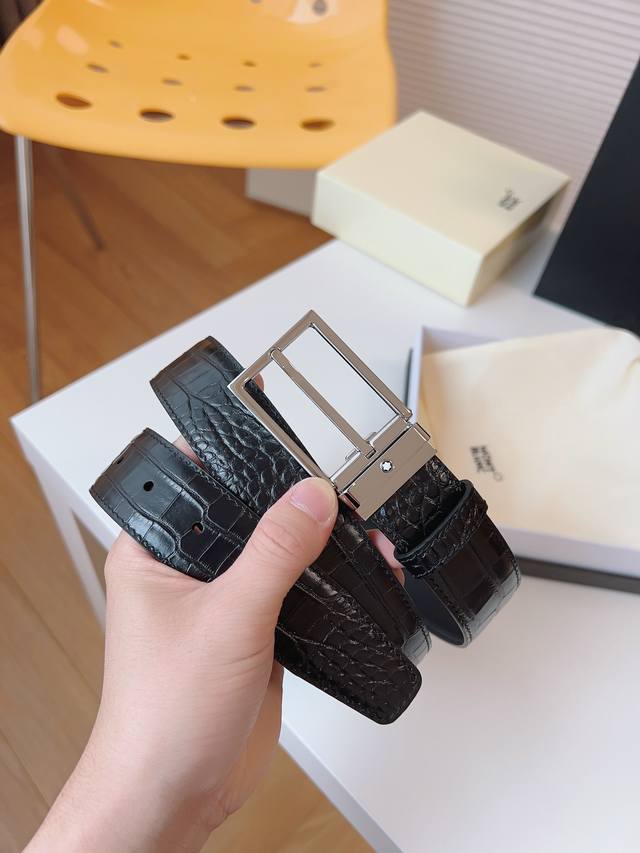 P240 万宝龙 他们自信而不拘泥于传统思维，懂得享受成功的喜悦及生活的乐趣。其设计简洁流畅，经典优雅，势必成为现代流行文化的新符号。结合万宝龙传统工艺及现代设