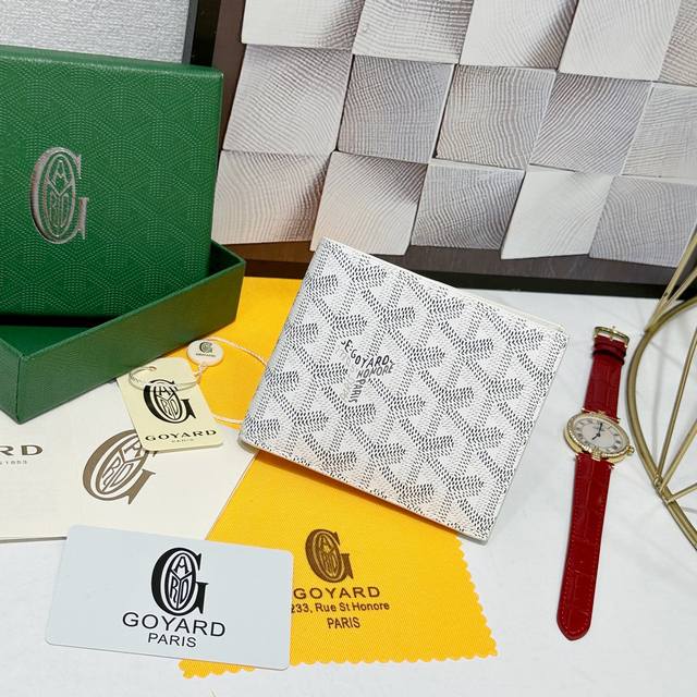 140 戈雅Victoire 钱包的设计小巧紧凑,可存放卡片、纸钞和证件。它的尺寸既适合放入包中,也可放入夹克或裤子口袋中。可以将 Insert Victoir 140 戈雅Victoire 钱包的设计小巧紧凑,可存放卡片、纸钞和证件。它的尺寸既适合放入包中,也可放入夹克或裤子口袋中。可以将 Insert Victoir