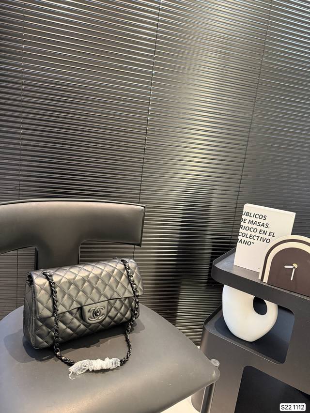 P200 Chanel 香奈儿Cf包 超火爆时尚单品 高版本 做工精细 进口五金 让你无论是夏天还是冬天都能背上它出门 是不是性价比超级高 随便凹造型都是美美哒