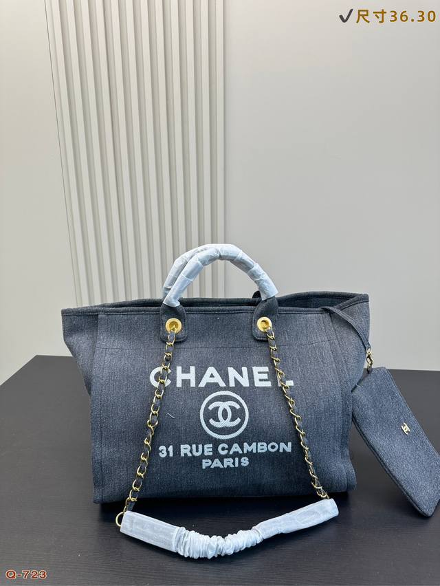 P230 香奈儿Chanel 牛仔沙滩包 大容量，日常短期出行背上这一个就足够了 慵懒风满满，上身上镜都非常好看 颜色复古又高级 尺寸36.30