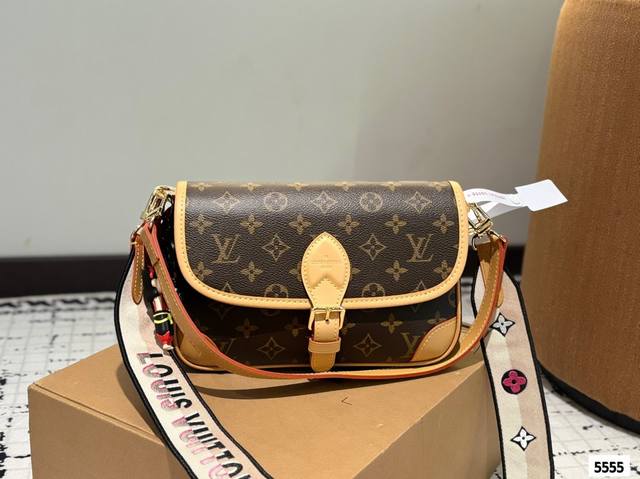 P220 折叠礼盒 天呐Lv法棍包穿搭也太好看了吧 无滤镜的上身实拍先 自从Speedy20开始就种草了这个系列然后又特别喜欢 双肩带的配置让复古的气质中又带着