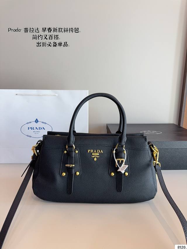 P200 普拉达Prada Hobo单肩包. 多种背法太可了 手提 斜挎腰包 单肩 真的是想怎么搭配就怎么搭配 这绝对是日常出街实用频率最高的一款包 敲级无敌