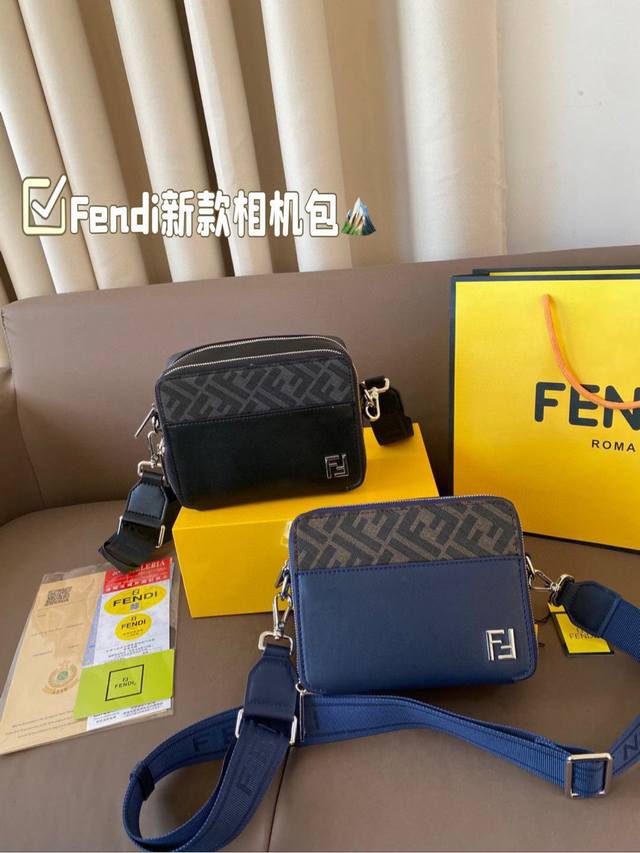 P170 配折叠盒子 谁能拒绝芬迪 Fendi新款相机包 温柔与优雅并存皮质细腻、柔软 肩带的转换也超级神奇哦！ 很值得期待哦！ 尺寸：18 14
