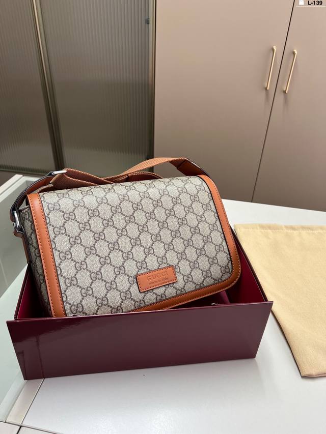 P180 “ Gucci ”古奇单肩包 Gucci古驰邮差包 Ophidia 帆布拼皮革 单肩斜挎包 迷你 男人必备款。 L-139尺寸27×17折叠盒