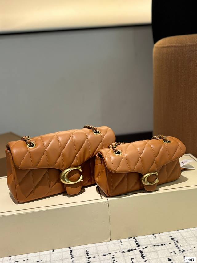 大号 P230 小号 P210 配折叠盒子 百搭神器 Tabby 蔻驰酒神新品 Quilted Tabby 链条版Tabby 这你能忍住 满满的小细节 尺寸：大