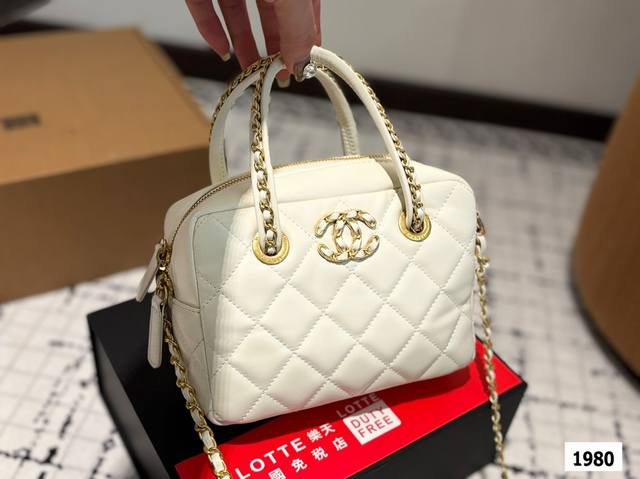 P200折叠盒 Chanel香奈儿25C链条手提单肩保龄球包 皮质质感软糯，复古做旧五金～ 经典双C Logo菱格 又轻又可爱又能装 多种背法，随心所欲 简单背