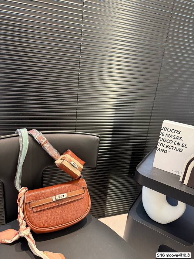 P350 纯皮爱马仕Kelly Moove Kelly Moove容量测评虽然小,但容量很可观 麻雀虽小五脏俱全跟Kl Danse一样采用了可拆卸的多孔位设计, P350 纯皮爱马仕Kelly Moove Kelly Moove容量测评虽然小,但容量很可观 麻雀虽小五脏俱全跟Kl Danse一样采用了可拆卸的多孔位设计,