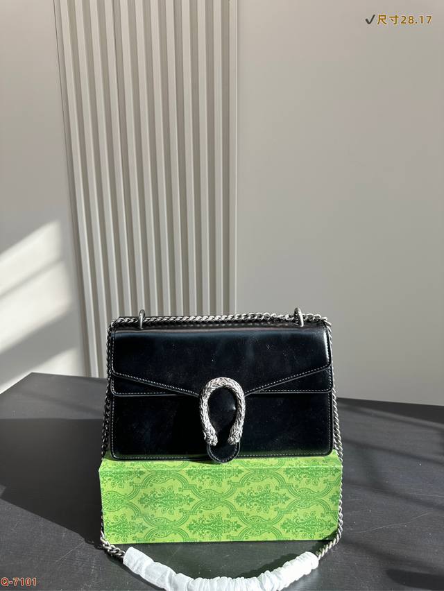 P160 配折叠盒 酷奇Gucci漆皮酒神包 带来了不一样视觉效果 复古氛围感拉满 永不过时的经典 尺寸：28.17