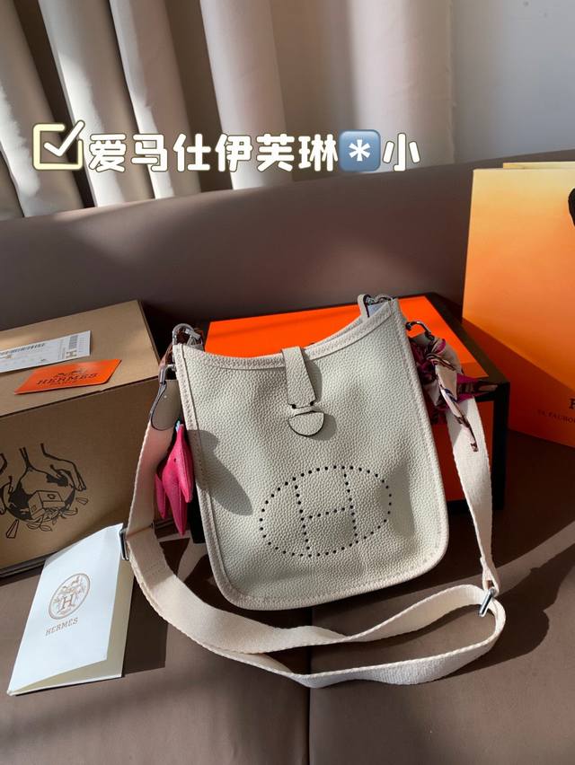 小号 P190 礼盒丝巾 爱马仕伊芙琳 牛皮 配高档丝巾 可手提 斜挎 单肩 容量超赞哦 尺寸 20Cm 小号 P190 礼盒丝巾 爱马仕伊芙琳 牛皮 配高档丝巾 可手提 斜挎 单肩 容量超赞哦 尺寸 20Cm