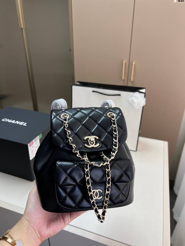 P230 香奈儿双肩包 可可爱爱 本季最可爱的双肩包 N-41尺寸18×17折叠盒