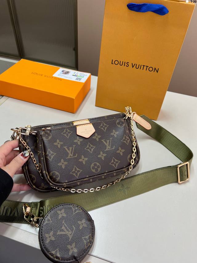 P120 Lv 麻将包三合一麻将包 率性时尚的风格哇 让人一见倾心~ 更是随性时髦的标志 T-20尺寸24×14抽盒