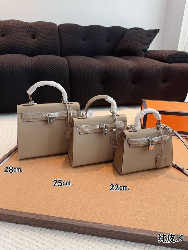 P290 P260 P230纯皮 爱马仕 Kelly凯莉包 决不允许时尚界的你们不知道这款优雅叛逆魂 Kelly包如其名，可能是你见过最叛逆的Birkin。 帅