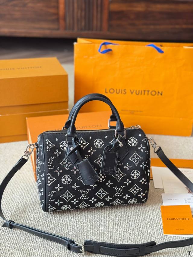 原版布 P200 Lv Speedy 25Cm枕头包 无论版型 内里和专柜毫无差别 真正原版复刻 内里可拆卸 火遍全球的爆款机场大包 机车女神包 明星同款 贵气