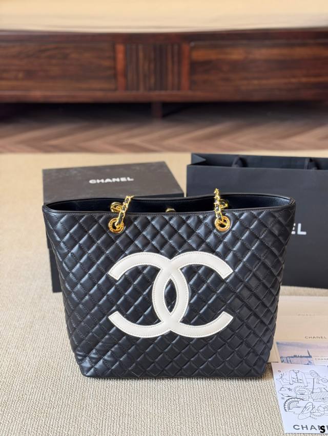 P230 Chanel 托特包 慵懒随性又好背 上身满满的惊喜 高级慵懒又随性 彻底心动的一只 Size:30 30Cm P230 Chanel 托特包 慵懒随性又好背 上身满满的惊喜 高级慵懒又随性 彻底心动的一只 Size:30 30Cm